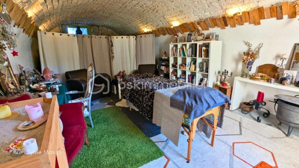 Domaine de charme 2 logements – 5 gîtes – piscine – NR pièces – 11 chambres – 390 m²