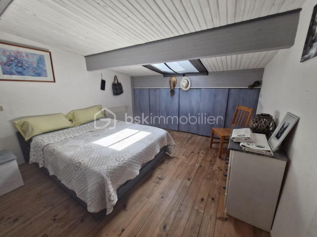 Charmante maison longère de 350m2 à Port-Sainte-Foy-et-Ponchapt – 15 pièces – 8 chambres – 350 m²