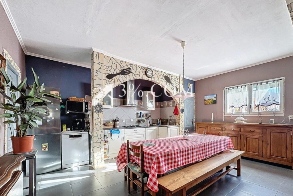 Charmante Maison de 178 m2 +Local professionnel de 150 m2 d – 8 pièces – 4 chambres – 178 m²