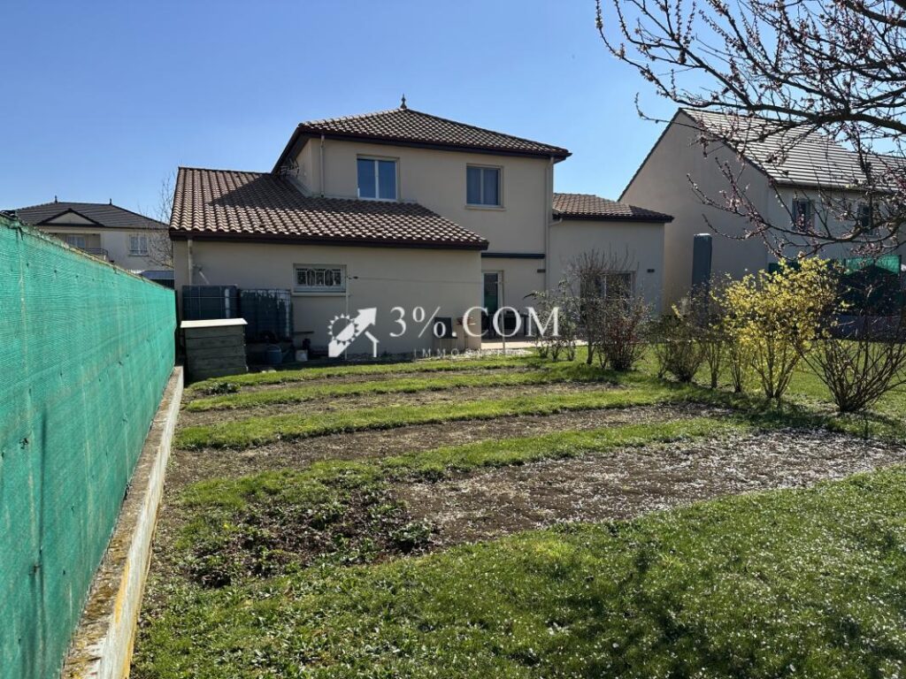 Maison individuelle 7 pièces dont 4 chambres 164 m2 TOUL – 7 pièces – 4 chambres – 164 m²