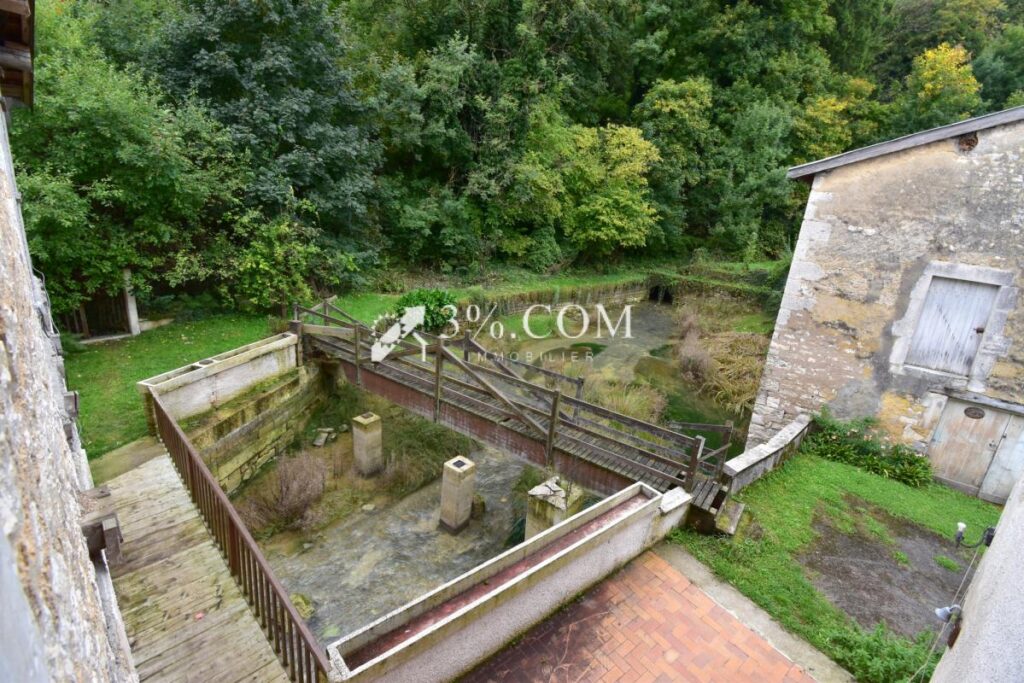 Ancien moulin de 154 m2, 3 chambres, 2 bureaux, dans écrin d – 5 pièces – 3 chambres – 153 m²