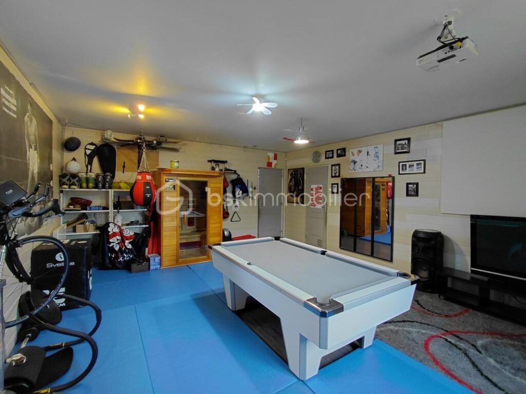 Superbe villa avec vue sur le château de GRIGNOLS – 7 pièces – 5 chambres – 210 m²