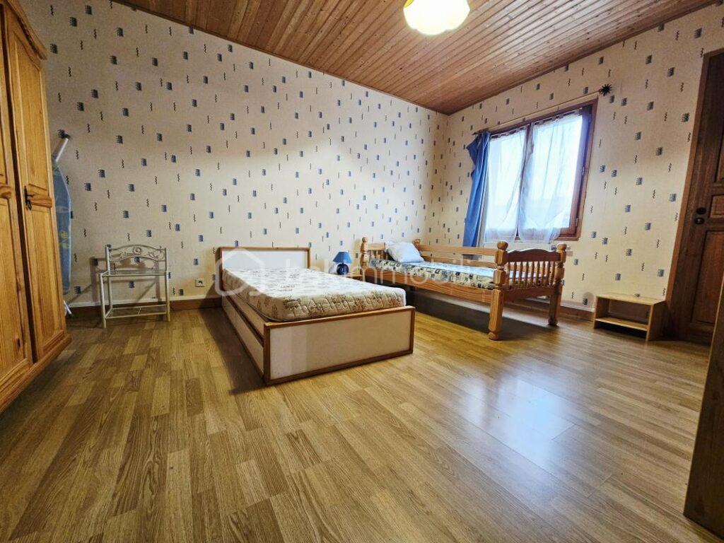 Grande maison rénovée avec activité touristique: gîte classé 3 étoiles et chambres d’hôtes – Fort potentiel à Besse-et-Saint-Anastaise – 12 pièces – 8 chambres – 435 m²