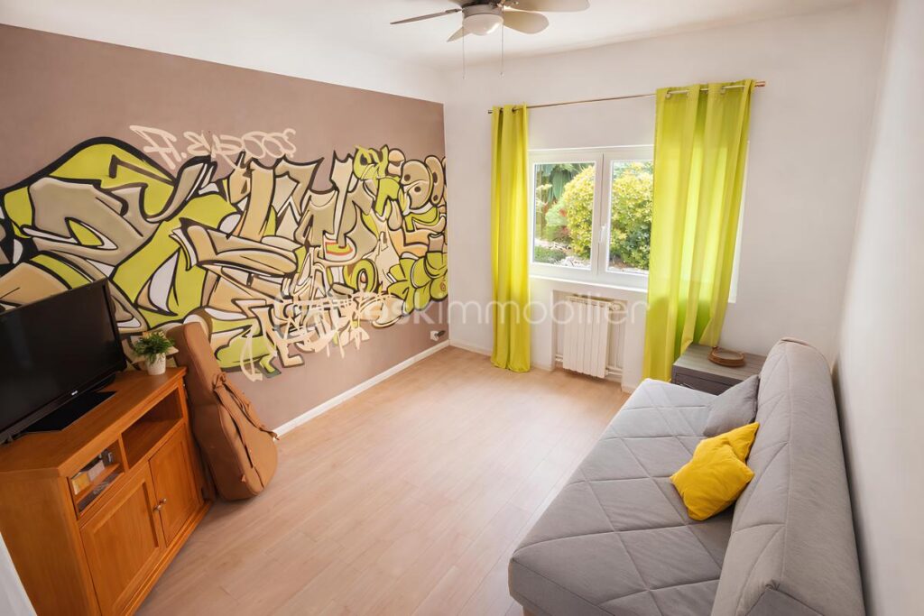 VILLA DE PLAIN-PIED VUE MER – 167 m² – TERRASSES – PISCINE – ROOF-TOP – À 50 MÈTRES DE LA MER – PROCHE PLAGES DES SABLETTES – 3 CHAMBRES + DÉPENDANCE – 599 000 € – 6 pièces – 4 chambres – 167 m²