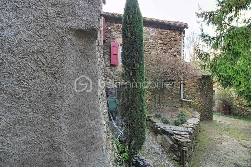 Coup de cœur : Ensemble de 3 maisons de caractère aux portes des Cévennes – 10 pièces – 5 chambres – 150 m²