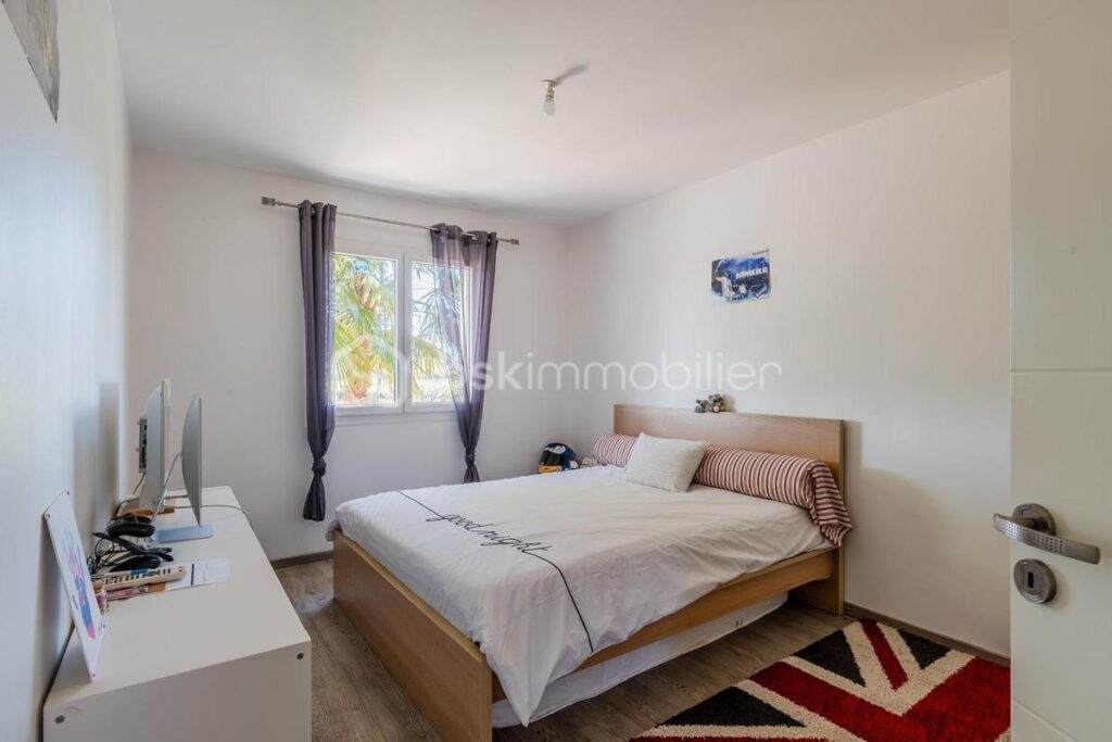 RARE MAISON PLAIN PIED DOUBLE GARAGE PISCINE SPA ET HAMMAM – 7 pièces – 4 chambres – 190 m²