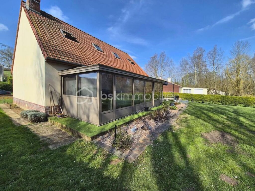 Maison individuelle 137m2, clé en main – Autonomie de plain‑pied – Vue sur étang – Terrain 860 m2 clos & garage – Aucun travaux – 4 pièces – 3 chambres – 137 m²