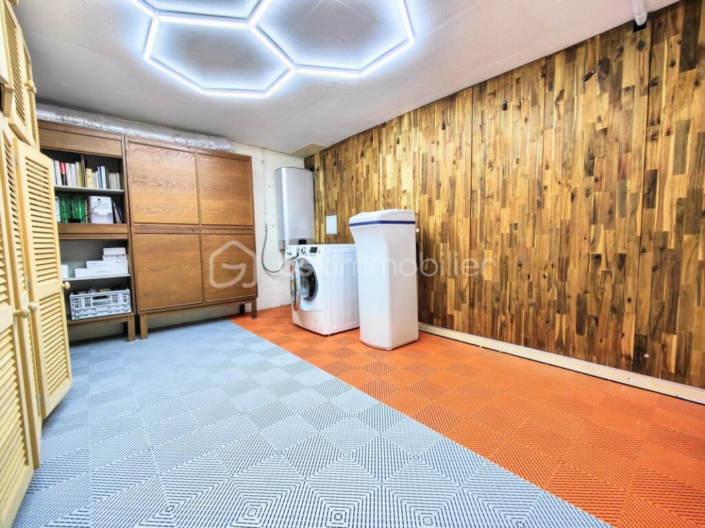 Maison d’exception dans un parc boisé privé avec tennis – 7 pièces – 4 chambres – 171 m²