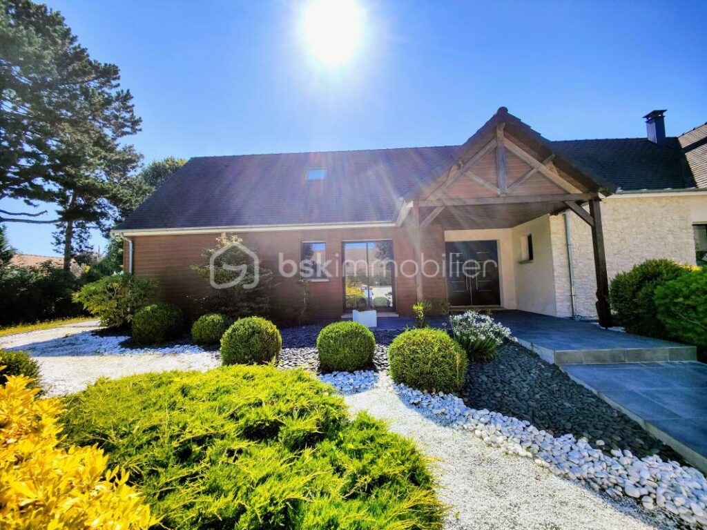 Maison av jardin arboré vue dégagée et sous-sol total ! – 10 pièces – 4 chambres – 239 m²