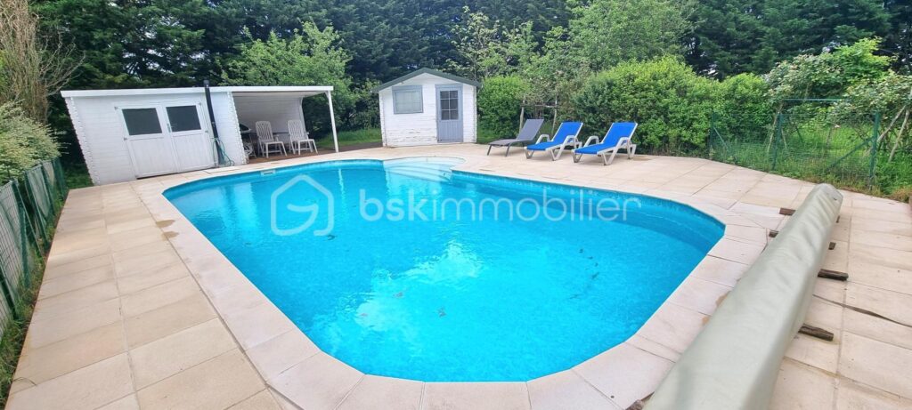 Maison de 164 m² avec piscine – CHEILLE – 7 pièces – 5 chambres – 164 m²