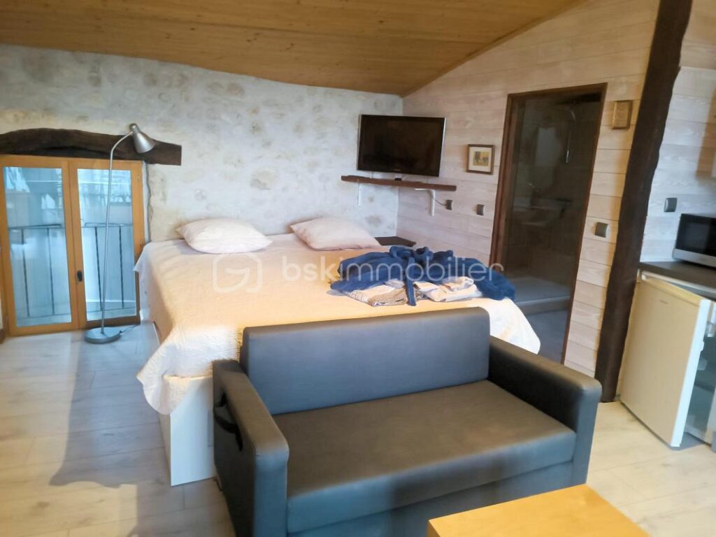 Maison de village avec gîte et vue imprenable ! – 7 pièces – 5 chambres – 155 m²