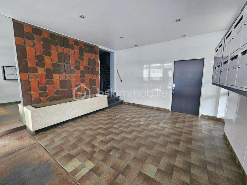 Appartement F4 82m² 3 chambres grand balcon 30m² triple exposition cave parking – 4 pièces – 3 chambres – 82 m²