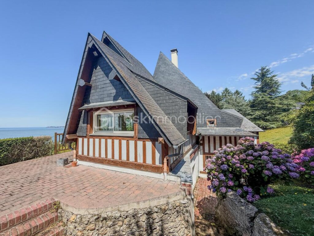 À VENDRE – Propriété avec Vue Mer à Villerville – 9 pièces – 6 chambres – 340 m²