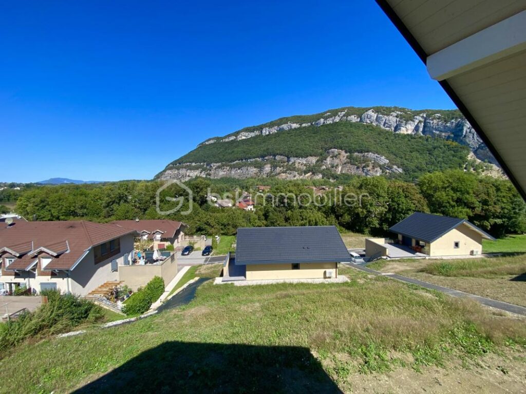 Magnifique maison 5 pièces sur 1088m2 de terrain à l&rsquo;entrée de Sillingy – 5 pièces – 4 chambres – 154 m²