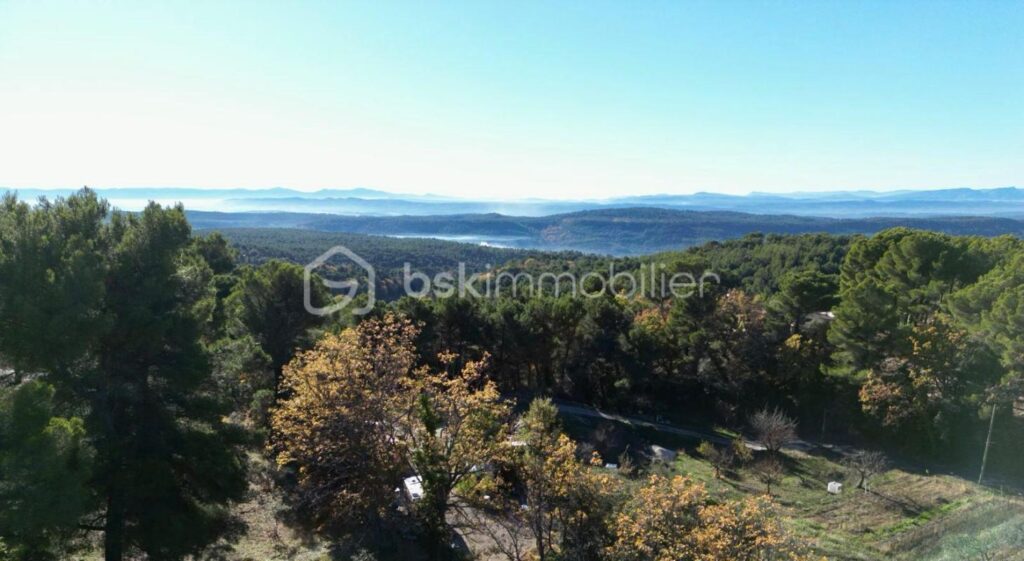 Charmante maison de 154 m² avec dépendances et piscine à Tourtour – 6 pièces – 3 chambres – 154 m²