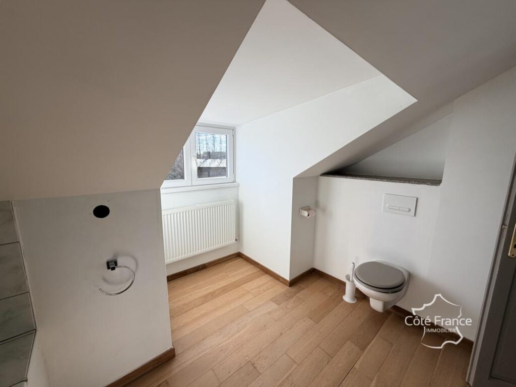 Maison 6 pièces 143 m2 1 880 m2 de terrain Bersillies (5 – 6 pièces – 4 chambres – 143 m²