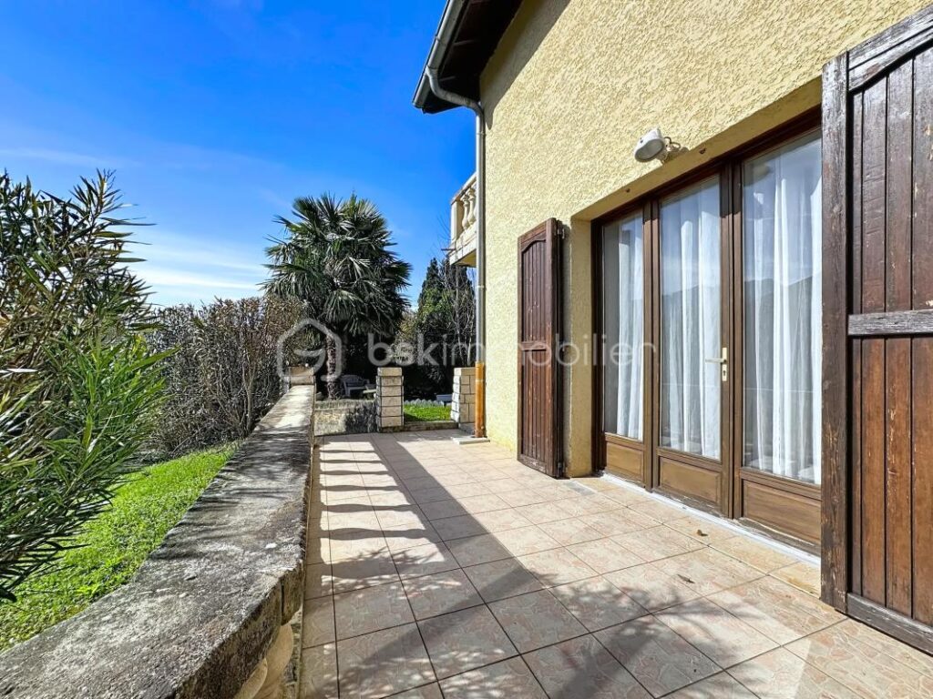 Maison familiale au calme avec terrasse et garage – Moirans (Chemin des Mûriers – 5 pièces – 3 chambres – 146 m²