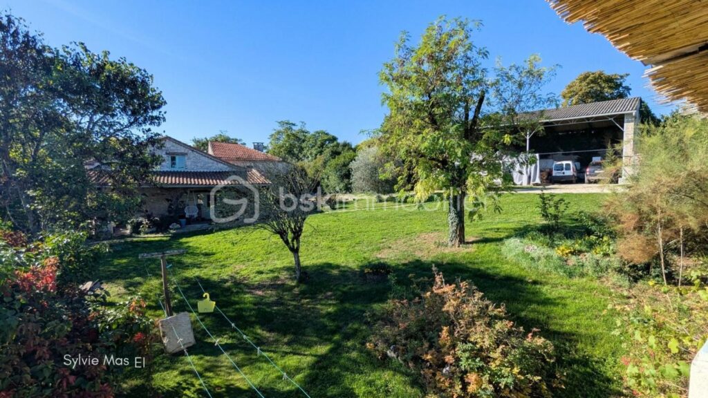 Domaine de charme 2 logements – 5 gîtes – piscine – NR pièces – 11 chambres – 390 m²