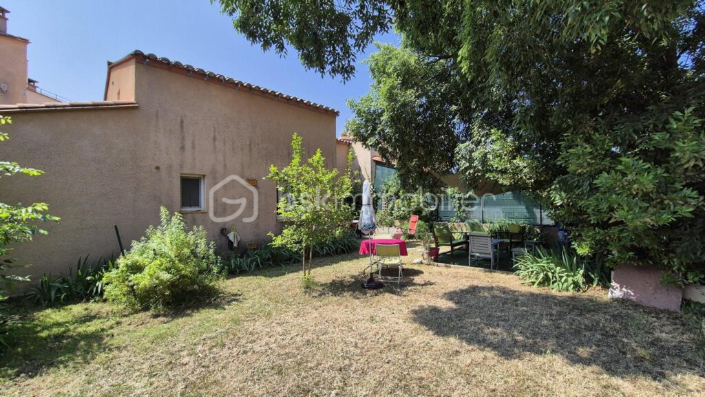 A VENDRE MAISON 3 FACES DE 131M² SUR TERRAIN DE 336M² A CERET – TROIS CHAMBRES – GARAGE – CLIMATISATION REVERSIBLE – VUE SUR LE VALLESPIR – AUCUN VIS A VIS – GARAGE – 6 pièces – 3 chambres – 131 m²