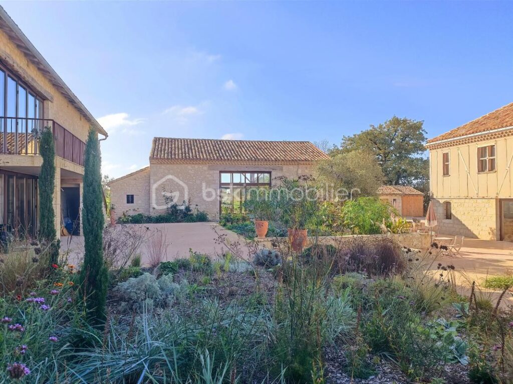 Domaine prestigieux pour événements et hébergement des invités dans un cadre enchanteur de 13 hectares ! – NR pièces – 13 chambres – 1307 m²