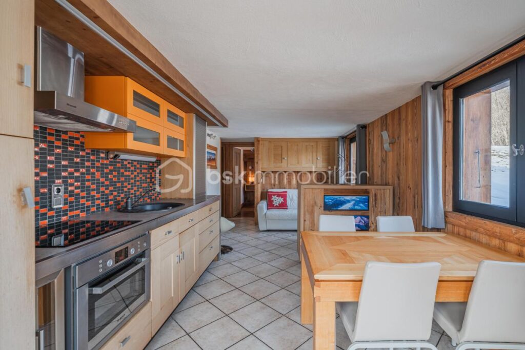 MEGEVE- CHALET FAMILIAL AU COEUR D’UN HAMEAU HISTORIQUE – 12 pièces – 7 chambres – 243 m²