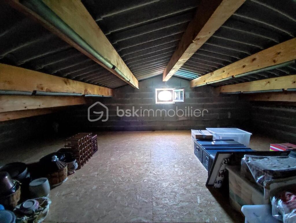 Villa d’architecte avec piscine, garage et plus de 16000km de terrain – 5 pièces – 3 chambres – 150 m²