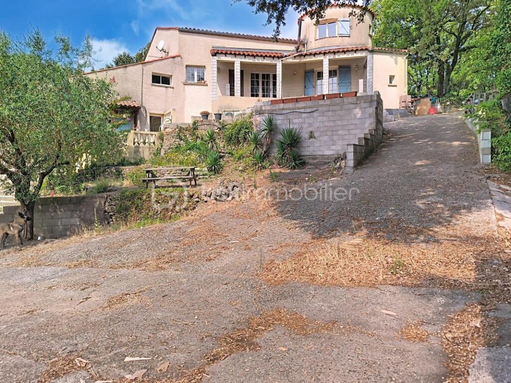 Grande maison familiale de 287 m² avec jardin, piscine et garage – Bédarieux – 11 pièces – 4 chambres – 287 m²