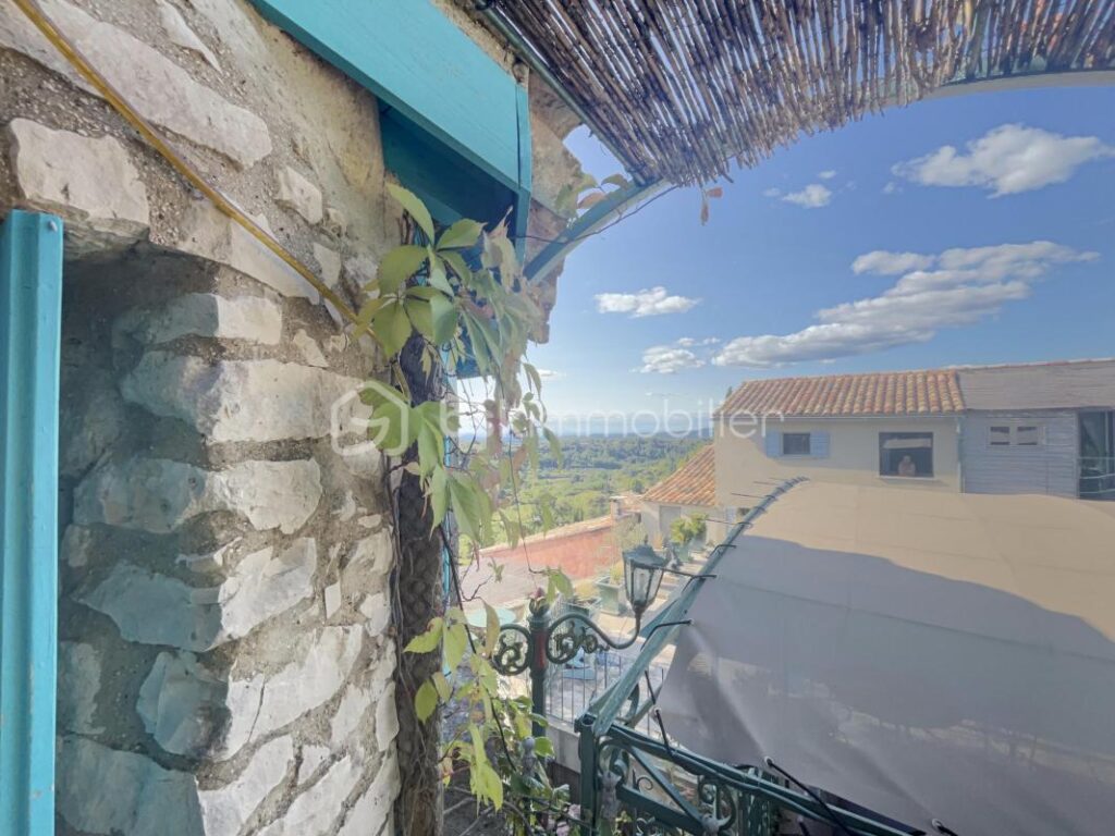 Ménerbes – Exceptionnelle Propriété avec Vues à 360° – Maison Principale, Pigeonnier & Jardin Piscine – 8 pièces – 3 chambres – 176 m²