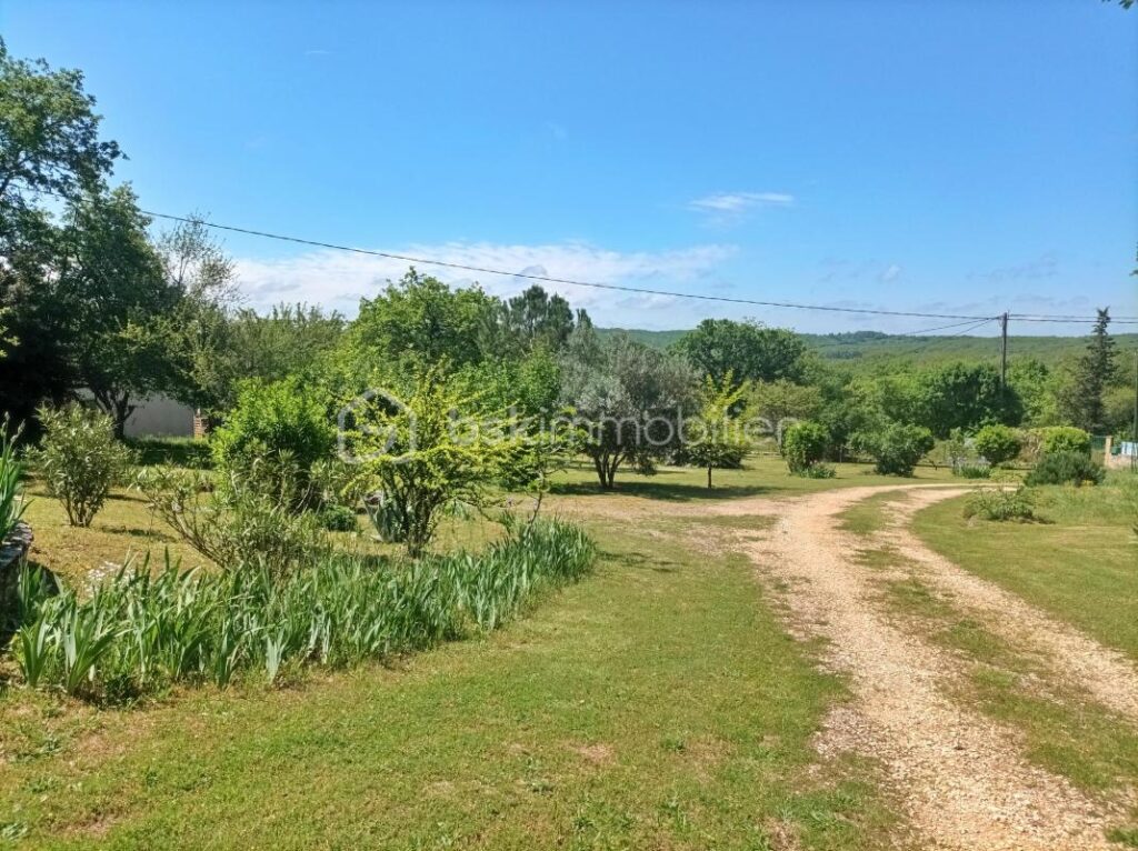 Maison 157m2 de plain-pied avec vue dégagée – 5 min de Catus – 6 pièces – 3 chambres – 157 m²