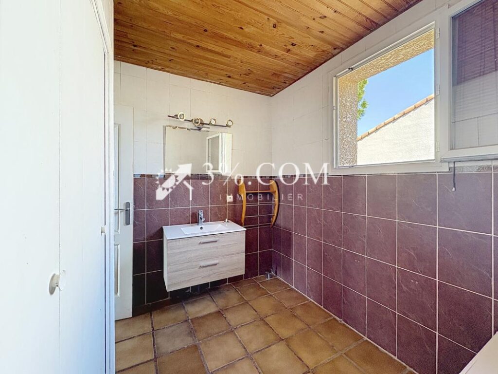 Charmante Maison de 178 m2 +Local professionnel de 150 m2 d – 8 pièces – 4 chambres – 178 m²