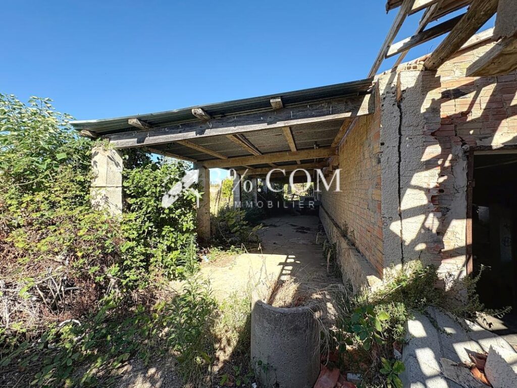 Grande propriété de 1.2 ha à rénover avec vue exceptionnelle – 12 pièces – 1 chambre – 195 m²