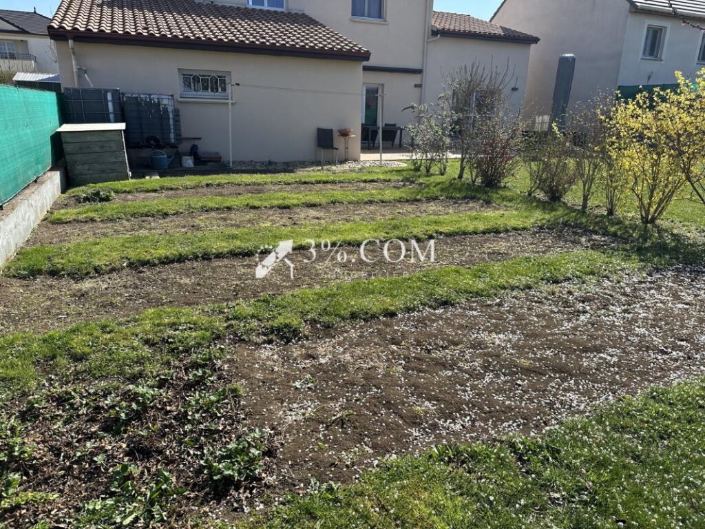 Maison individuelle 7 pièces dont 4 chambres 164 m2 TOUL – 7 pièces – 4 chambres – 164 m²