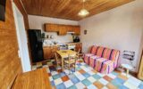 Grande maison rénovée avec activité touristique: gîte classé 3 étoiles et chambres d’hôtes – Fort potentiel à Besse-et-Saint-Anastaise – 12 pièces – 8 chambres – 435 m²