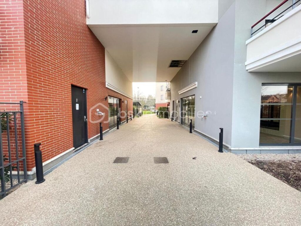 Appartement 5 pièces 89 m² – Terrasse 45 m² – place de parking – proximité des commodités – 5 pièces – 4 chambres – 89 m²