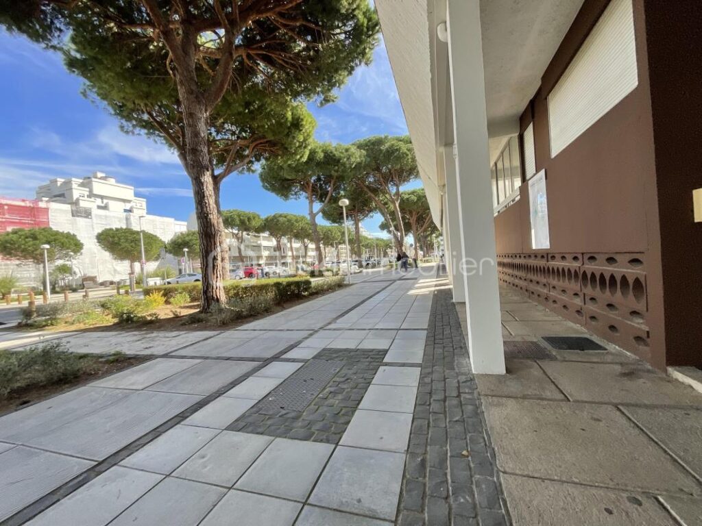 Hyper centre de La Grande-Motte – Appartement lumineux avec balcon et grand garage – 2 pièces – 1 chambre – 45 m²