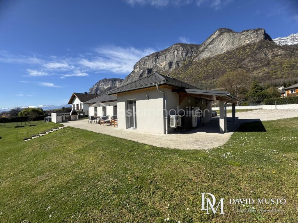 Maison Plain-Pied Lumbin – 5 pièces – 3 chambres – 108 m²