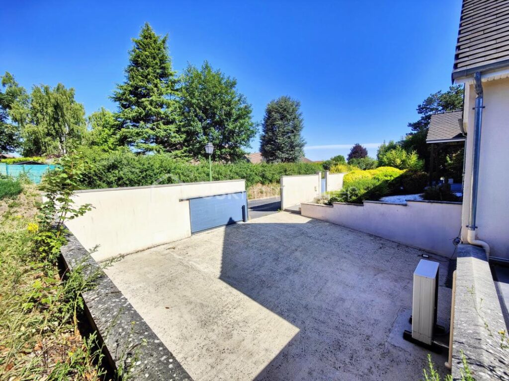 Maison av jardin arboré vue dégagée et sous-sol total ! – 10 pièces – 4 chambres – 239 m²