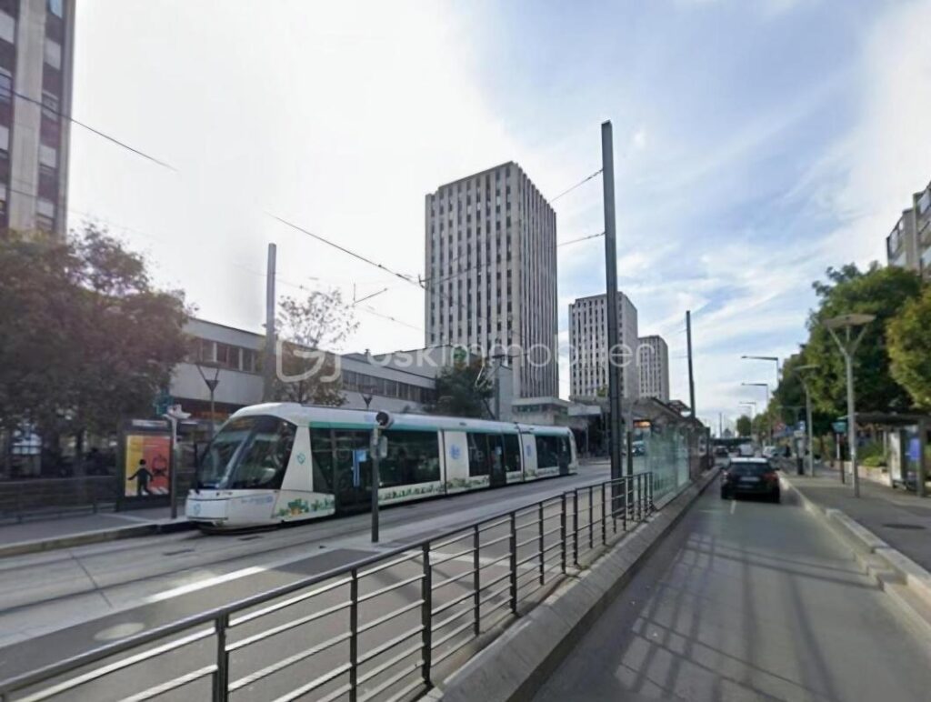 Appartement F4 82m² 3 chambres grand balcon 30m² triple exposition cave parking – 4 pièces – 3 chambres – 82 m²