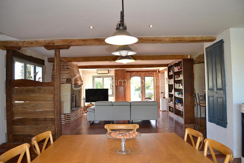 Lauragaise 230 m², piscine, parc et vue dégagée – 7 pièces – 5 chambres – 226 m²