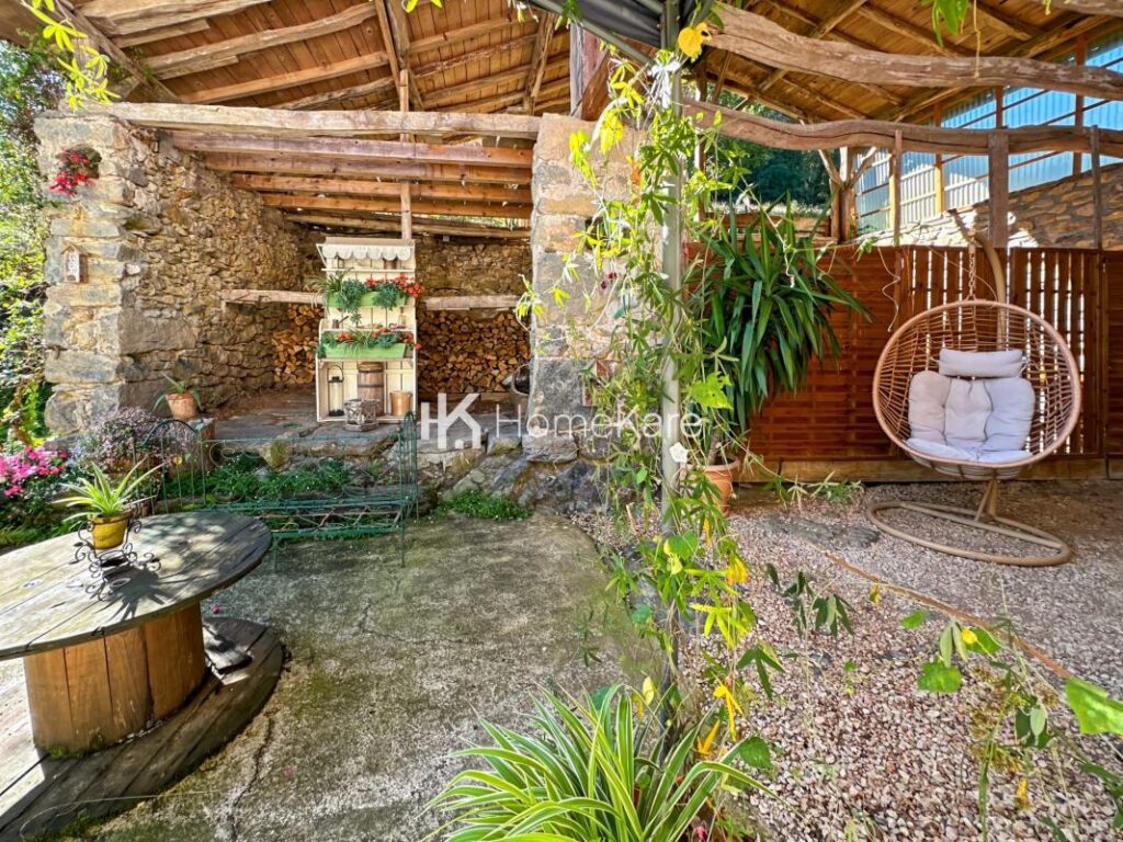 MAISON FAMILIALE – 9 pièces – 6 chambres – 300 m²