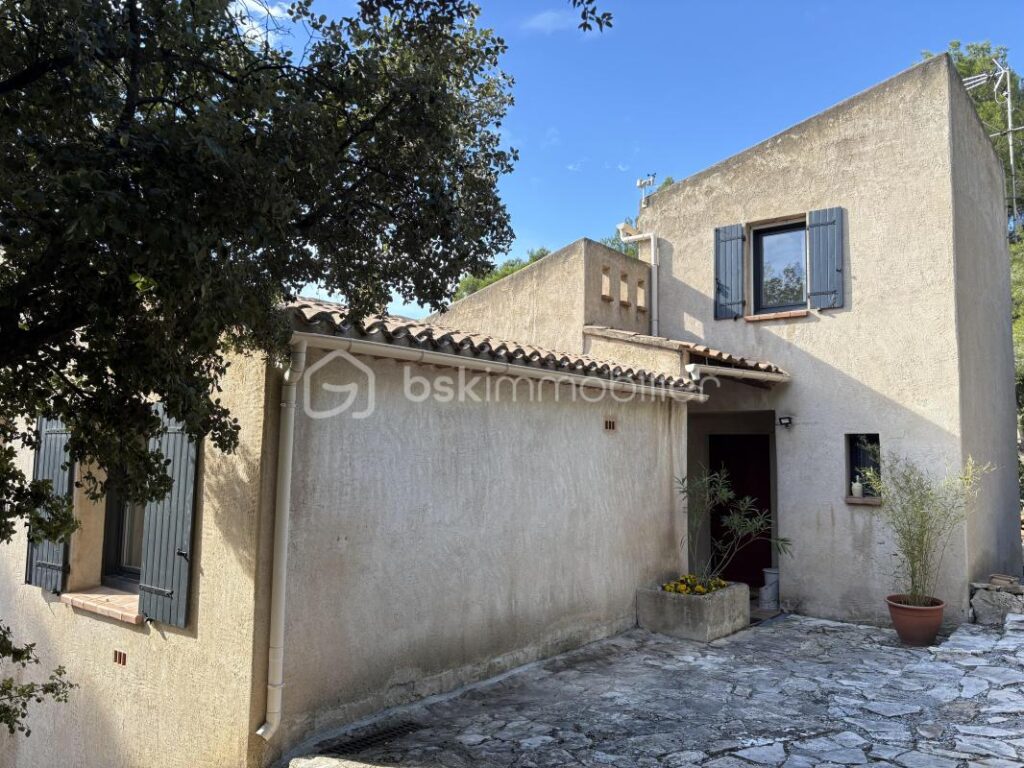 Maison traditionnel (4 Chambres) sur les hauteurs de la pinède – 5 pièces – 4 chambres – 170 m²