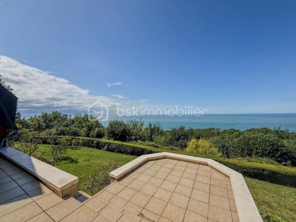 À VENDRE – Propriété avec Vue Mer à Villerville – 9 pièces – 6 chambres – 340 m²