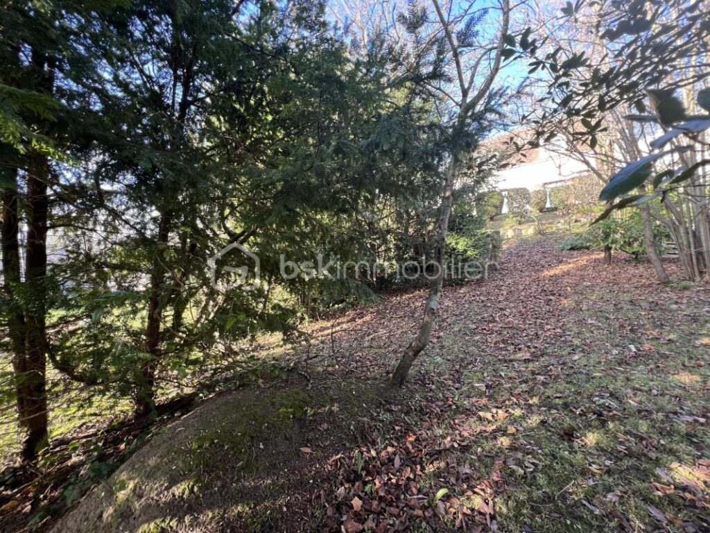 Marly-le-Roi – Spacieuse maison familiale avec vue dégagée sur Paris – 7 pièces – 4 chambres – 152 m²