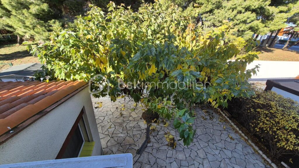 A VENDRE MAISON DEUX FACES TRAVERSANTE DE 152M² SUR TERRAIN DE 261M² A SAINT ANDRE – VUE SUR LES ALBERES – QUATRE CHAMBRES – GARAGE – CLIMATISATION REVERSIBLE – CHEMINEE – AUCUN VIS A VIS – 7 pièces – 4 chambres – 152 m²