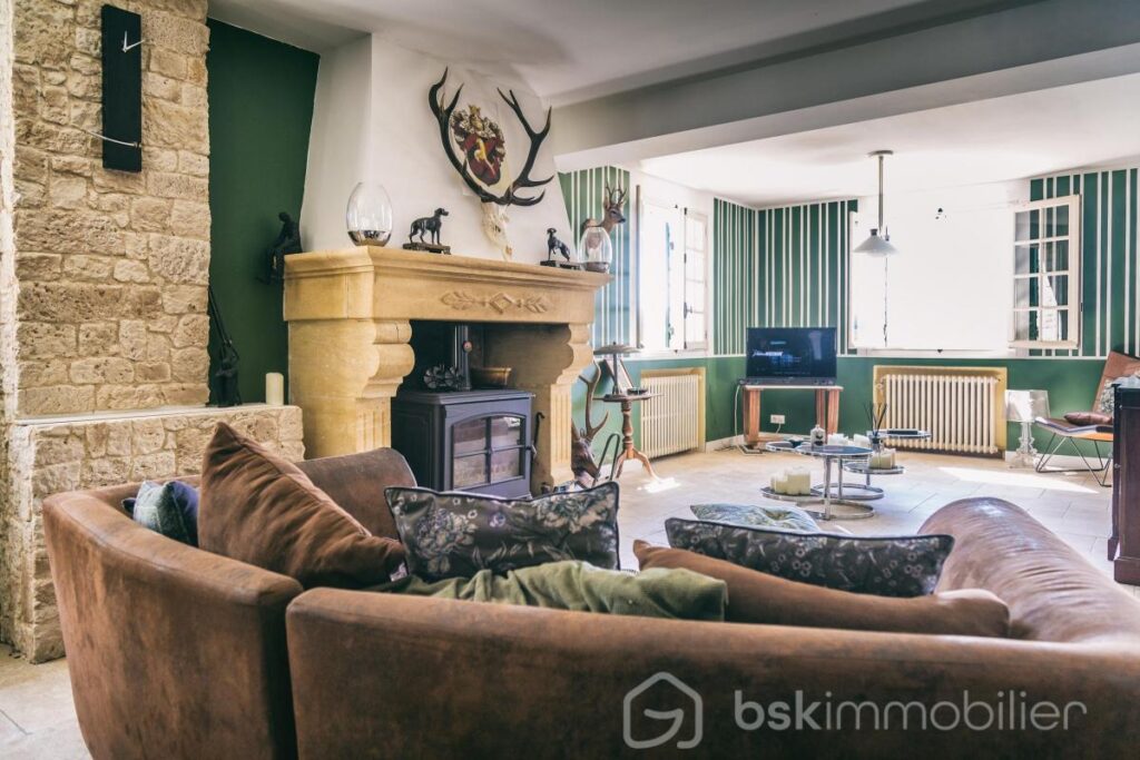 Grande maison lumineuse de 252m² – 7 pièces – 5 chambres – 252 m²
