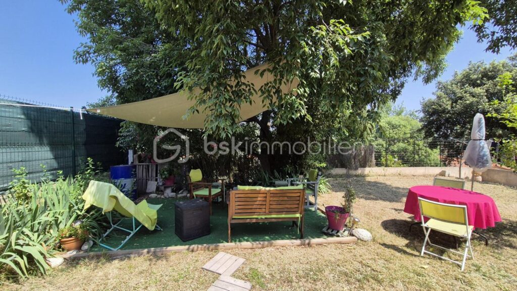 A VENDRE MAISON 3 FACES DE 131M² SUR TERRAIN DE 336M² A CERET – TROIS CHAMBRES – GARAGE – CLIMATISATION REVERSIBLE – VUE SUR LE VALLESPIR – AUCUN VIS A VIS – GARAGE – 6 pièces – 3 chambres – 131 m²