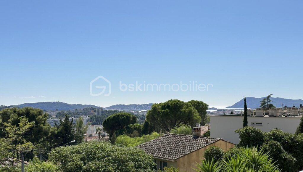 Villa 208 m2 – Vue Rade De TOULON – 7 pièces – 5 chambres – 208 m²