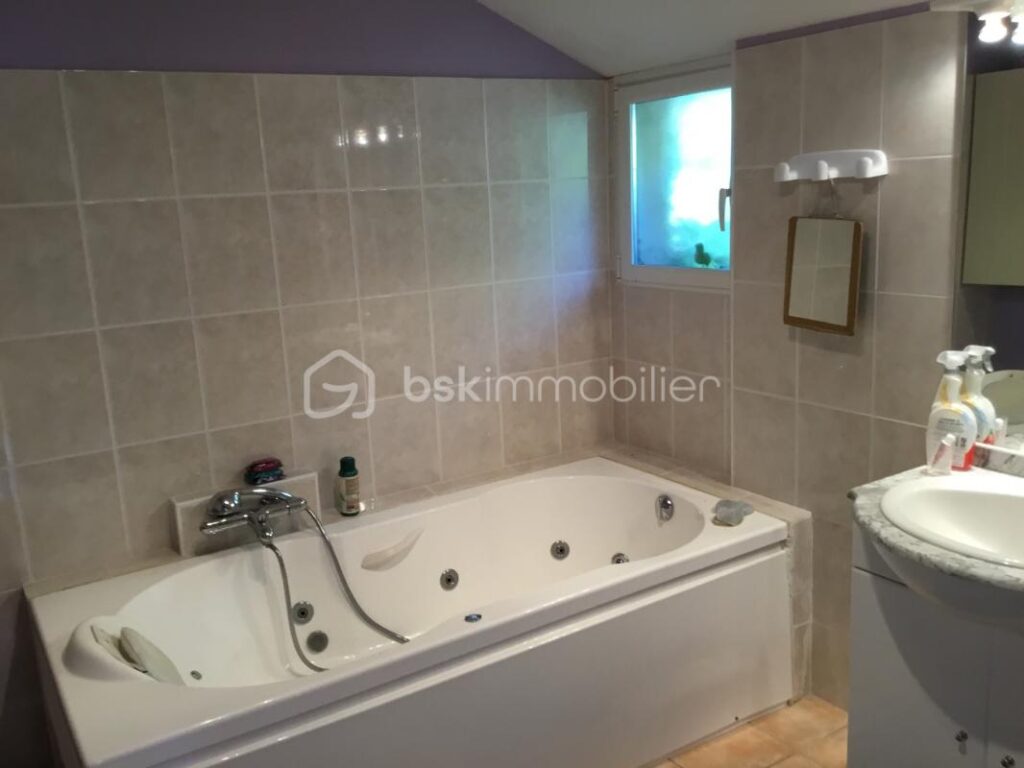 Une perle en centre village Saint Antonin Noble Val – 4 pièces – 3 chambres – 147 m²