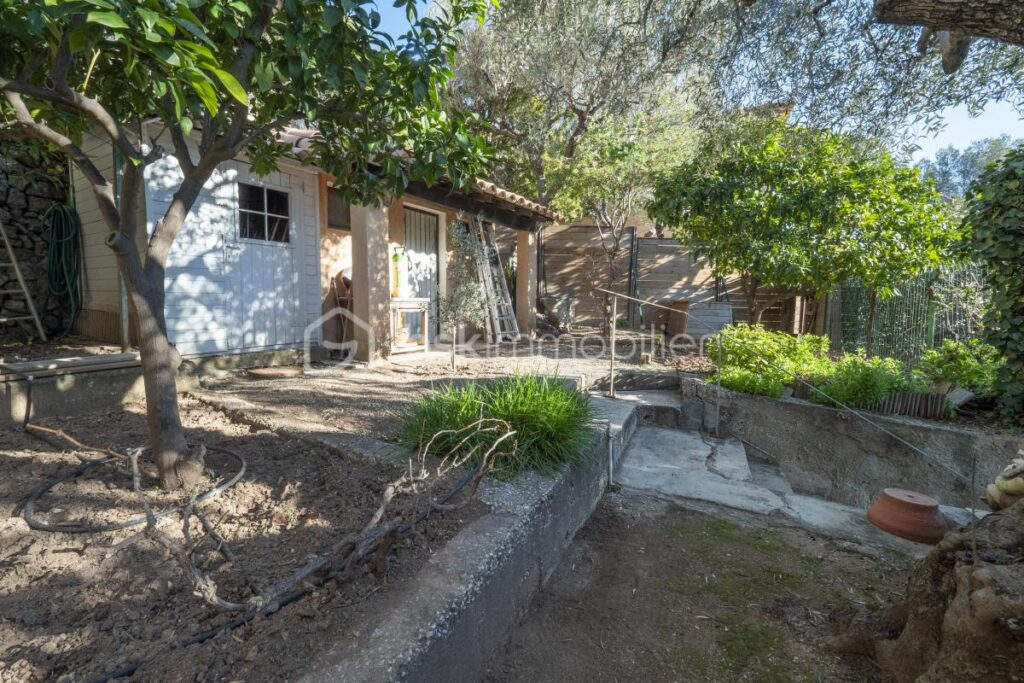 À Vendre – Villa d’Exception au Faron avec Vue Panoramique sur la Rade de Toulon – 6 pièces – 5 chambres – 200 m²