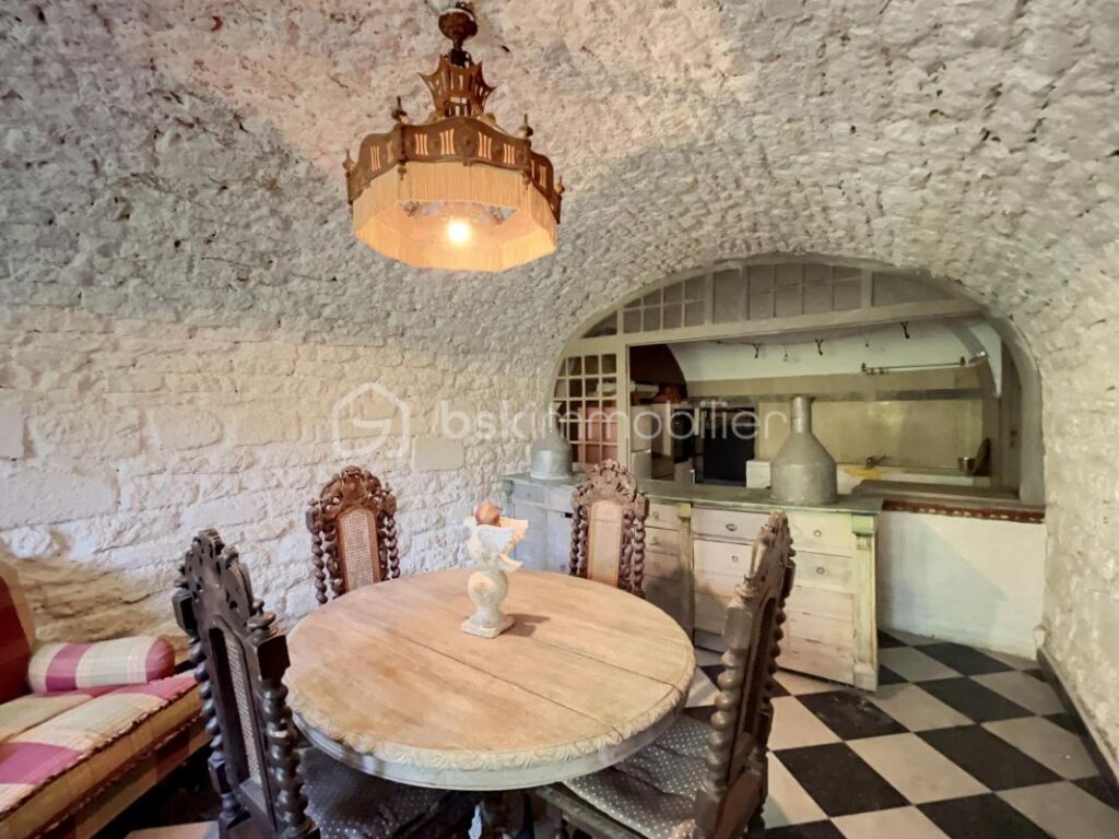 Exceptionnelle Propriété de Prestige avec Maison d’Amis, Piscine et Vues à 360° – 12 pièces – 9 chambres – 341 m²